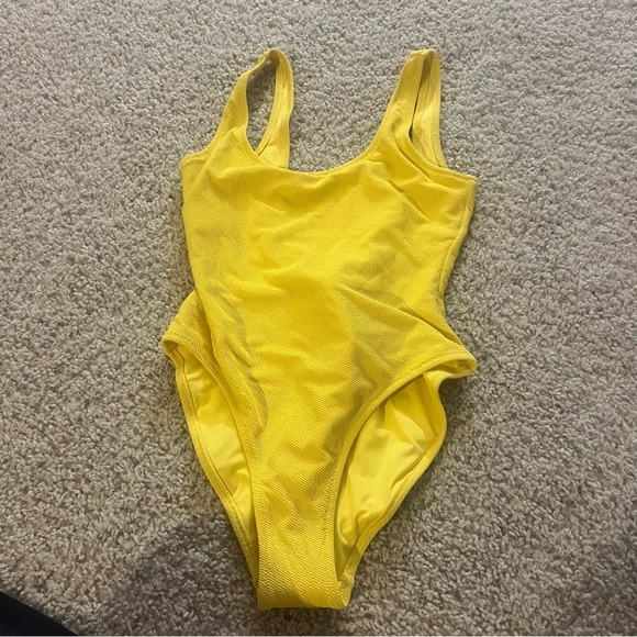 Solid & Striped
Luela One Piece Sunglow NWT - Picture 4 of 6